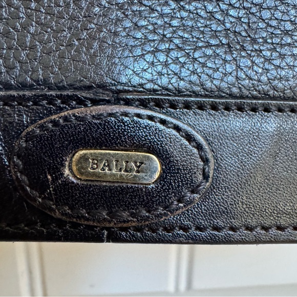 Vintage Bally Black Pebble Leather Shoulder Purse. 10.5” by 7” by 3” - Picture 4 of 8